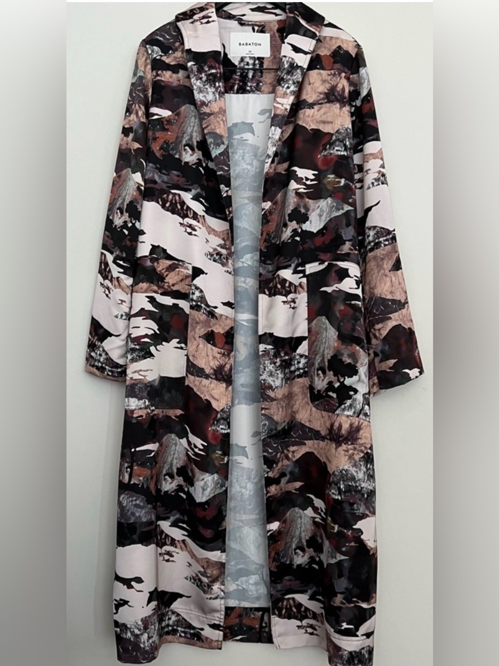 Aritzia Babaton Kahlo Robe | Desert Sand / Burnt Umber (patterned) | Size medium